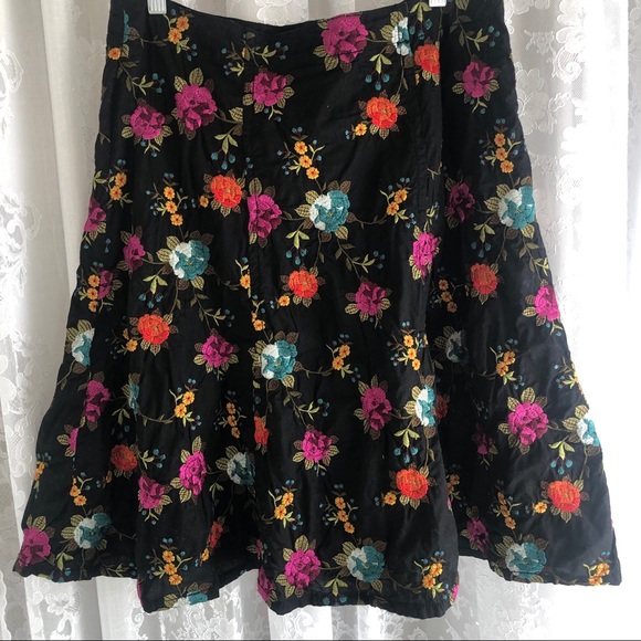 πHost PickπJOHNNY WAS * Black Flare Embroidered Skirt - Picture 2 of 7